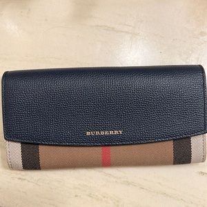 Burberry wallet! I don’t use anymore!
